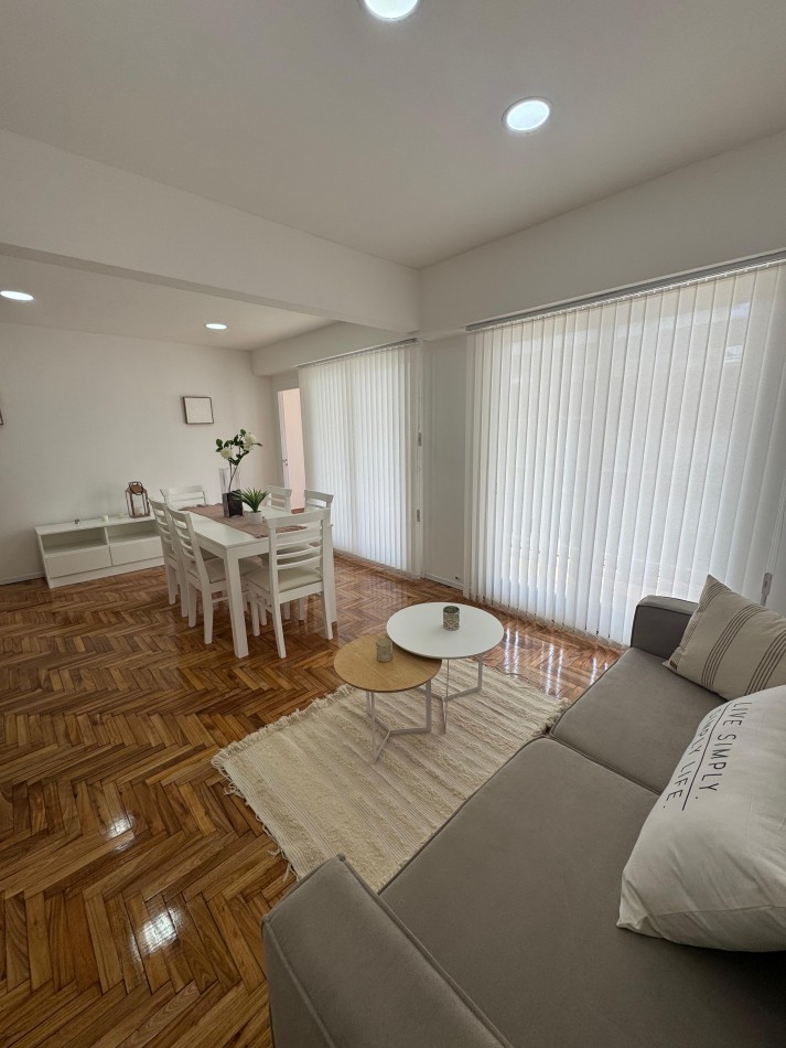 DEPARTAMENTO 4 AMBIENTES A LA CALLE CON BALCON TERRAZA CUBIERTO, LAVADERO Y VISTA PARCIAL LATERAL AL MAR