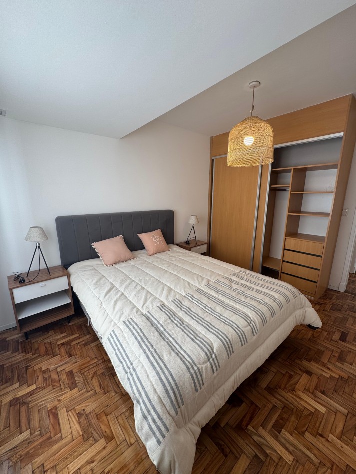 DEPARTAMENTO 4 AMBIENTES A LA CALLE CON BALCON TERRAZA CUBIERTO, LAVADERO Y VISTA PARCIAL LATERAL AL MAR
