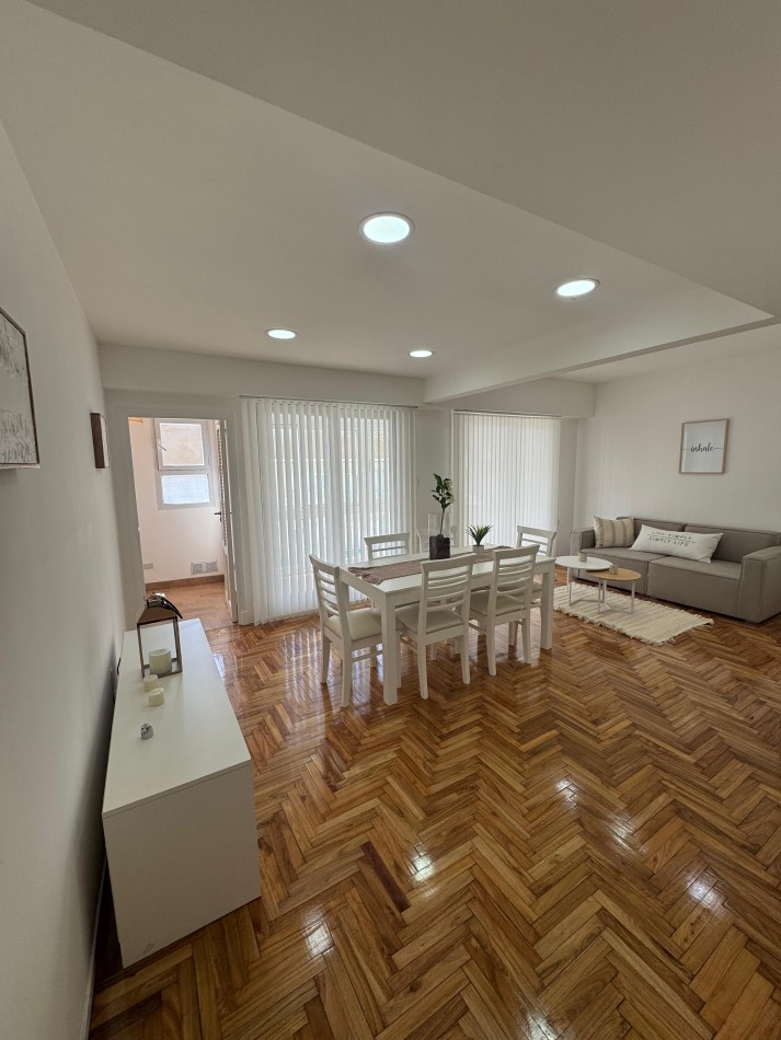 DEPARTAMENTO 4 AMBIENTES A LA CALLE CON BALCON TERRAZA CUBIERTO, LAVADERO Y VISTA PARCIAL LATERAL AL MAR