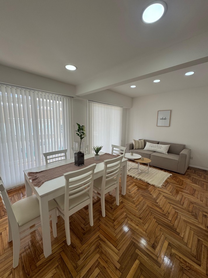 DEPARTAMENTO 4 AMBIENTES A LA CALLE CON BALCON TERRAZA CUBIERTO, LAVADERO Y VISTA PARCIAL LATERAL AL MAR