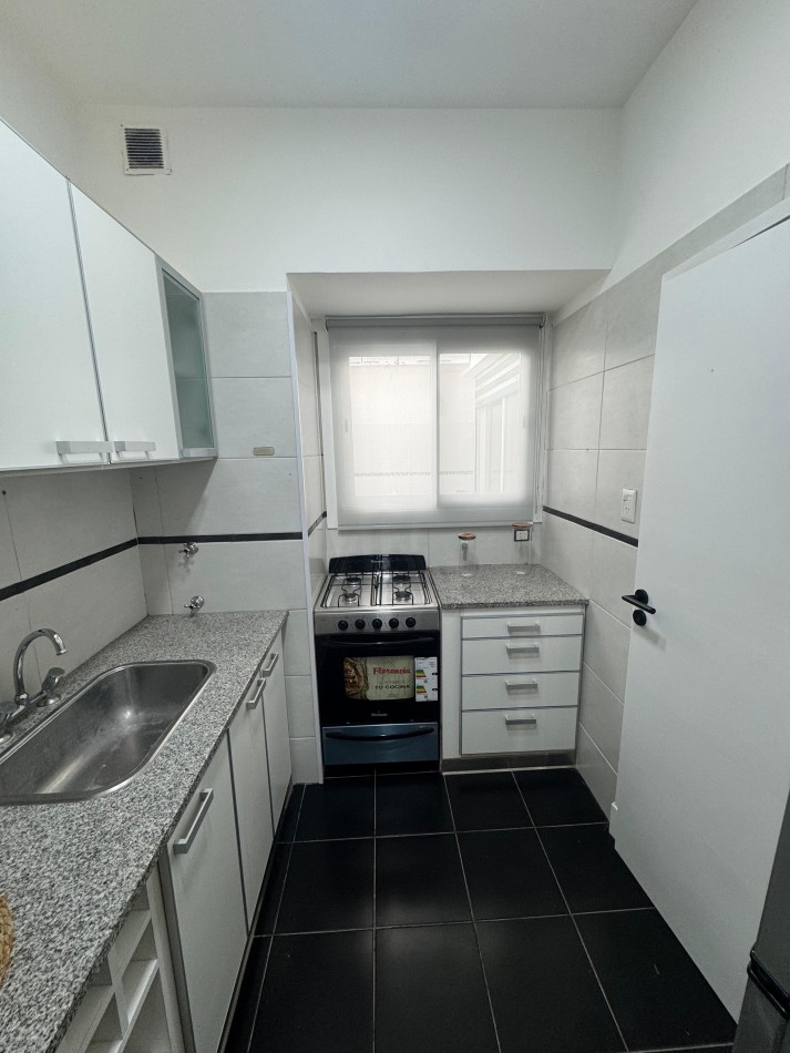 DEPARTAMENTO 4 AMBIENTES A LA CALLE CON BALCON TERRAZA CUBIERTO, LAVADERO Y VISTA PARCIAL LATERAL AL MAR