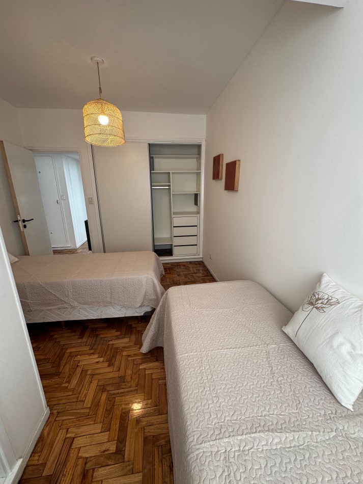 DEPARTAMENTO 4 AMBIENTES A LA CALLE CON BALCON TERRAZA CUBIERTO, LAVADERO Y VISTA PARCIAL LATERAL AL MAR