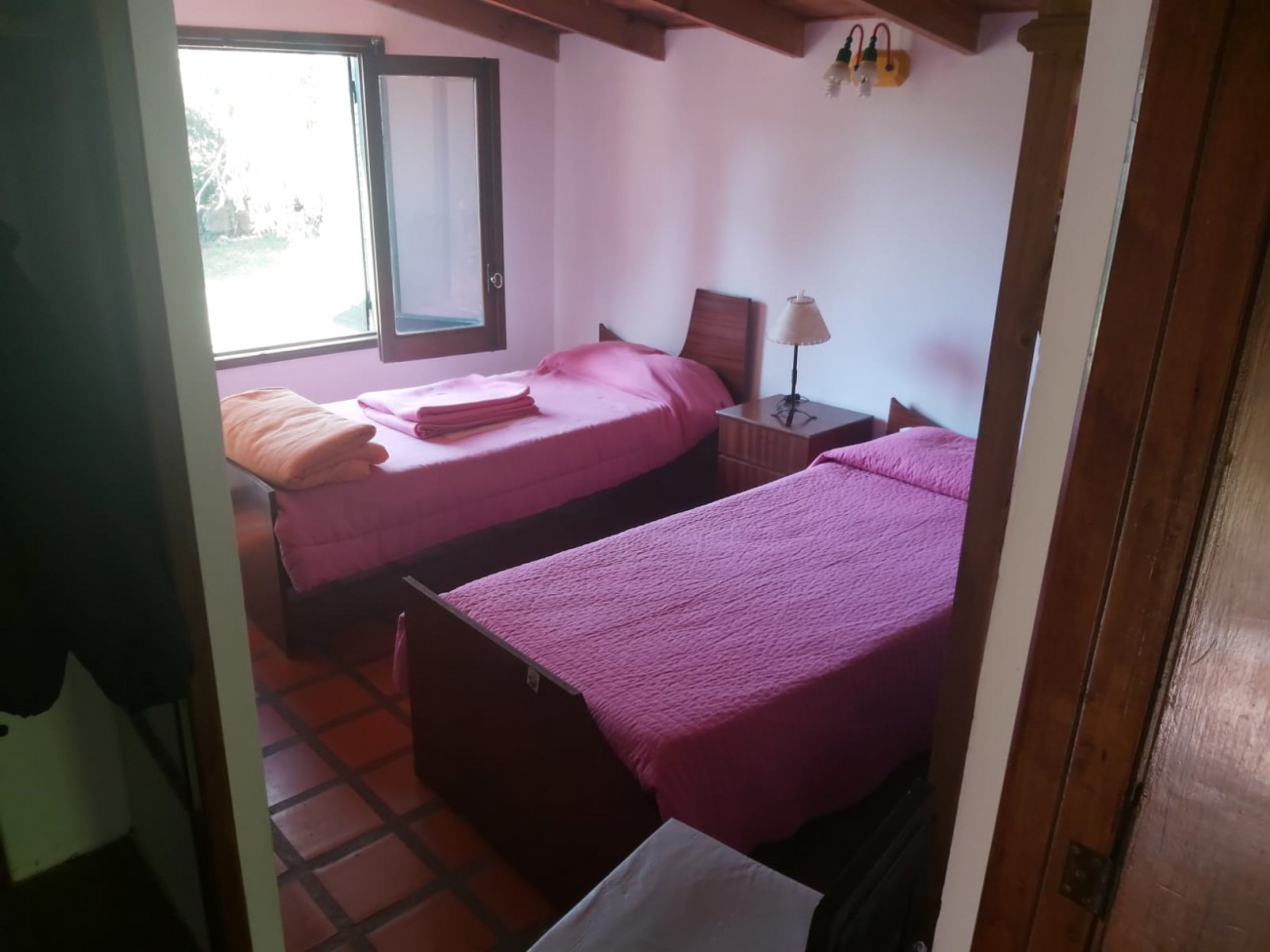 CASA DE 5 AMBIENTES CON AMPLIO PARQUE Y PILETA EN CHAPADMALAL VENDE Y PERMUTA