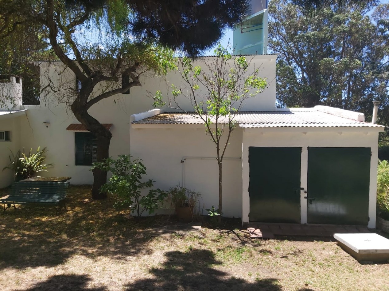 CASA DE 5 AMBIENTES CON AMPLIO PARQUE Y PILETA EN CHAPADMALAL VENDE Y PERMUTA