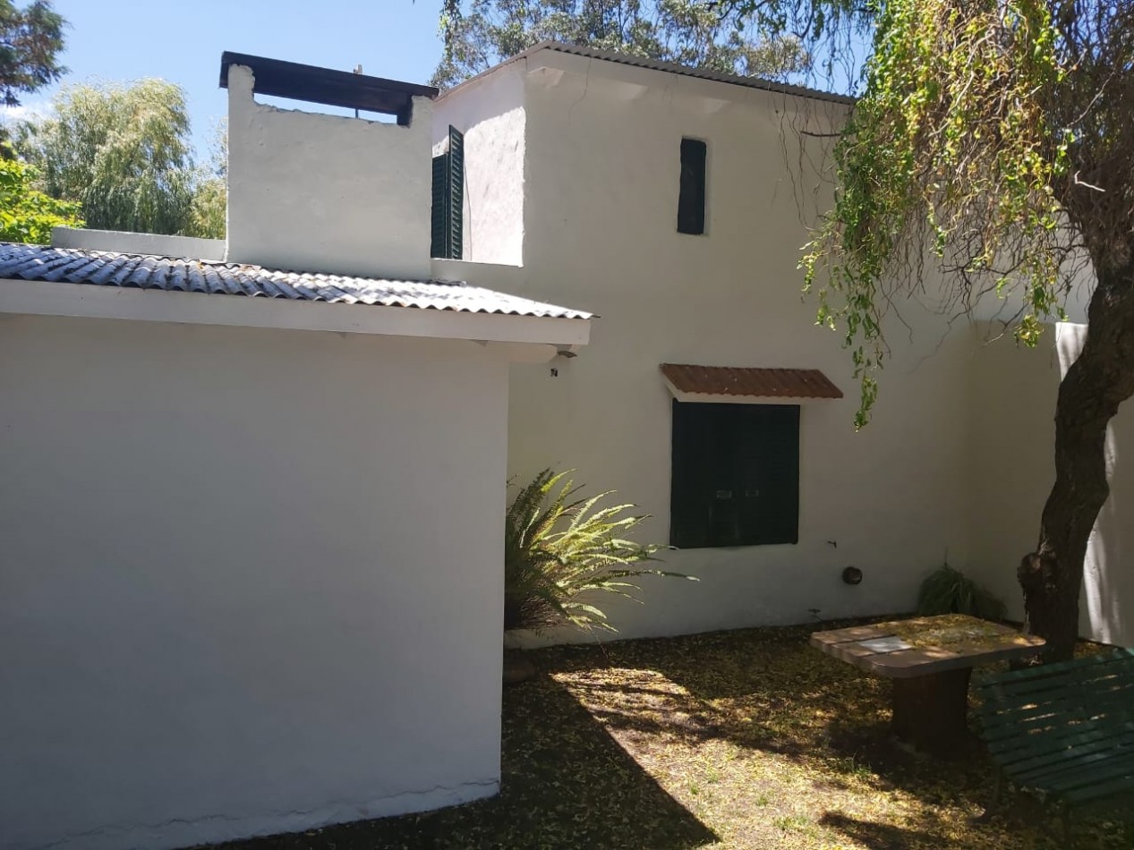 CASA DE 5 AMBIENTES CON AMPLIO PARQUE Y PILETA EN CHAPADMALAL VENDE Y PERMUTA
