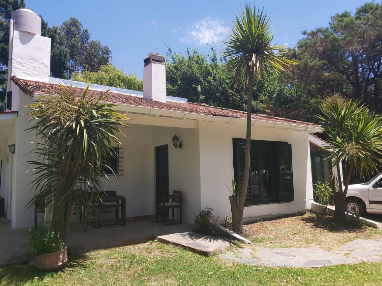 CASA DE 5 AMBIENTES CON AMPLIO PARQUE Y PILETA EN CHAPADMALAL VENDE Y PERMUTA