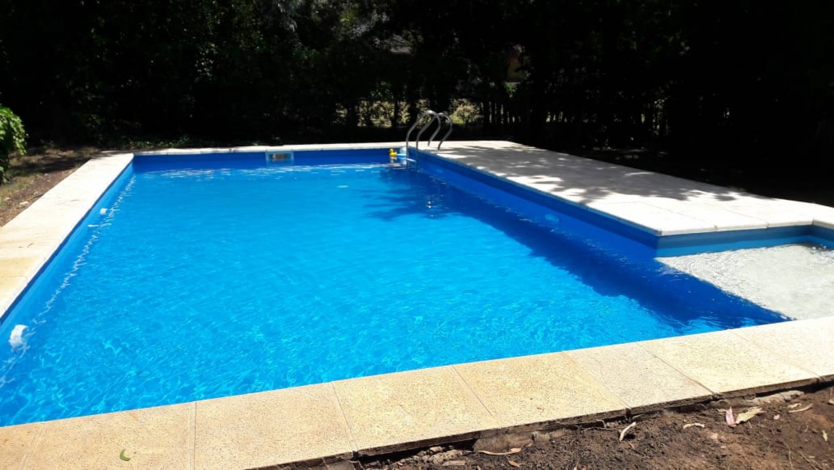 CASA DE 5 AMBIENTES CON AMPLIO PARQUE Y PILETA EN CHAPADMALAL VENDE Y PERMUTA