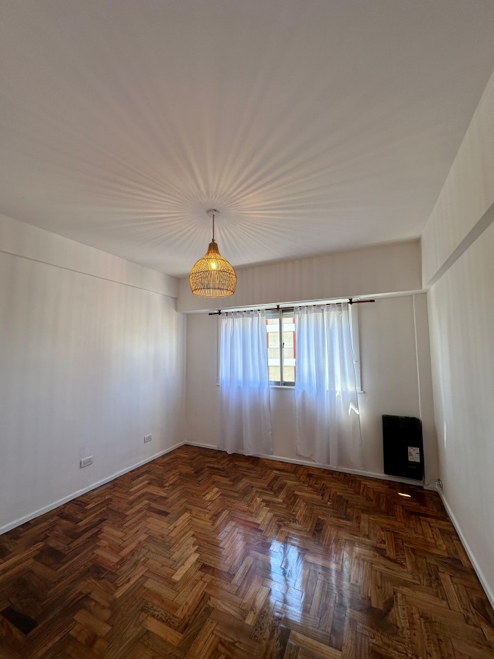 DEPARTAMENTO 3 AMBIENTES A LA CALLE CON BALCON SALIENTE