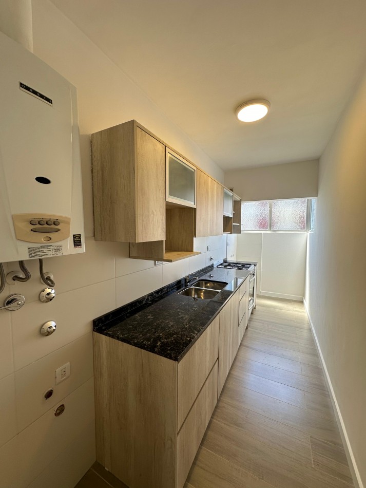 DEPARTAMENTO 3 AMBIENTES A LA CALLE CON BALCON SALIENTE
