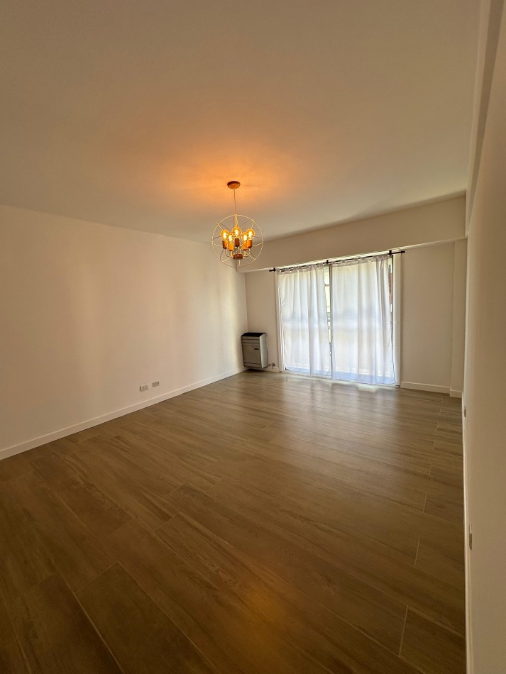 DEPARTAMENTO 3 AMBIENTES A LA CALLE CON BALCON SALIENTE
