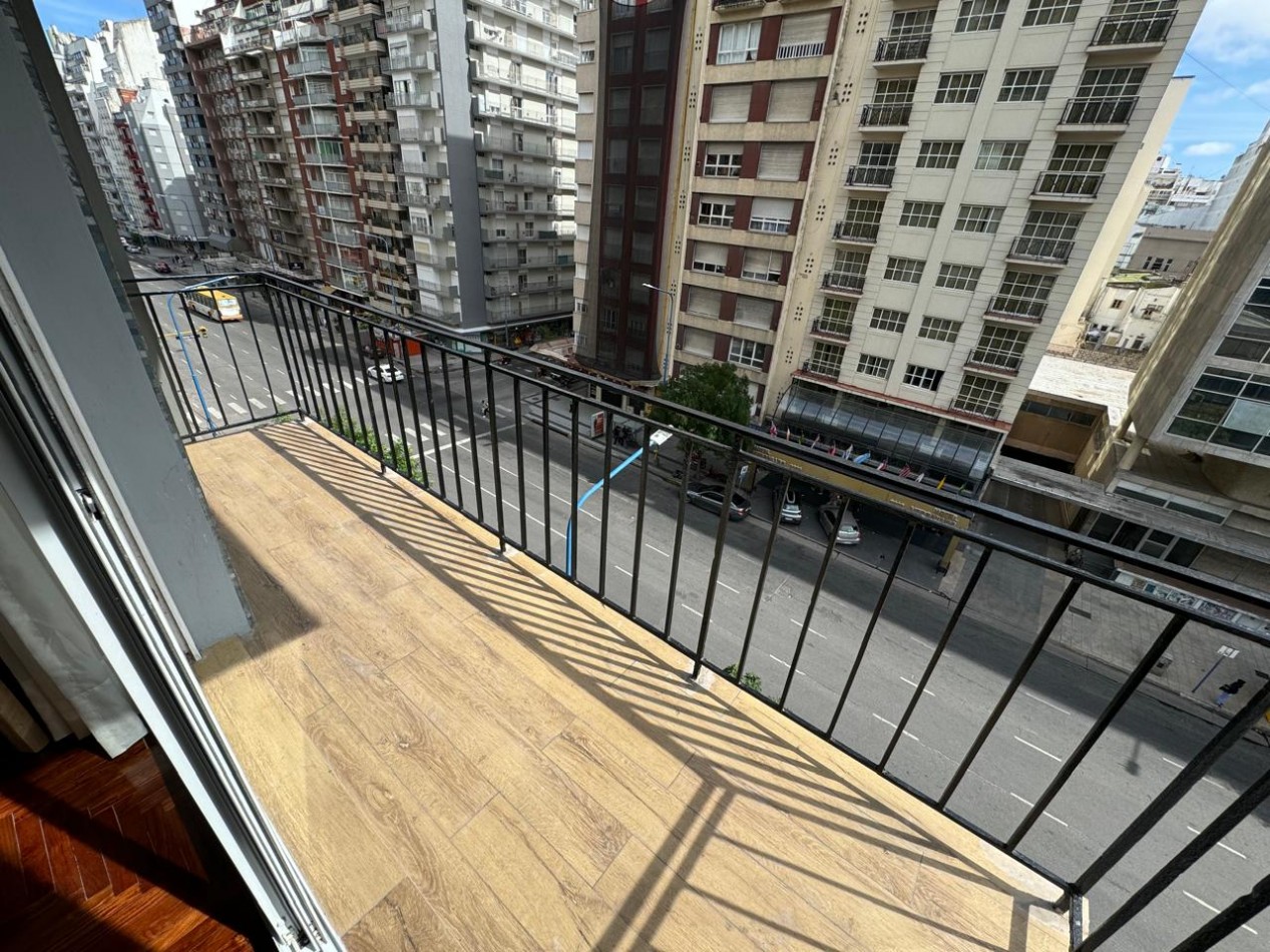  DEPARTAMENTO 3 AMBIENTES A LA CALLE CON BALCON SALIENTE EN PUNTA IGLESIA