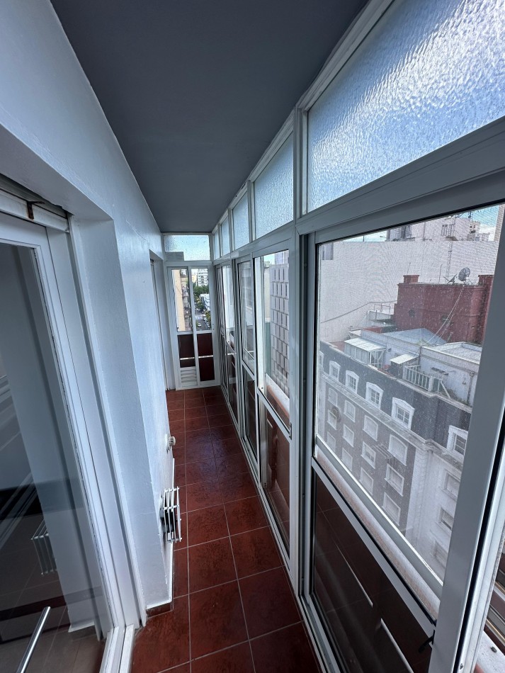 DEPARTAMENTO 3 AMB A LA CALLE CON BALCON SALIENTE, CORRIDO Y CUBIERTO CON COCHERA Y BAULERA