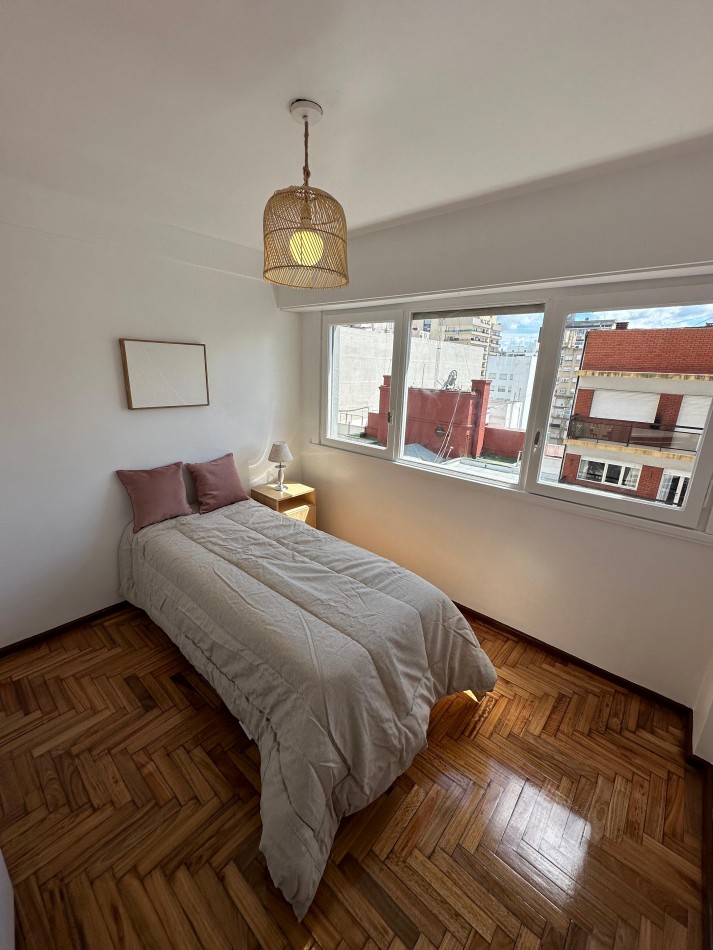 DEPARTAMENTO 3 AMB A LA CALLE CON BALCON SALIENTE, CORRIDO Y CUBIERTO CON COCHERA Y BAULERA