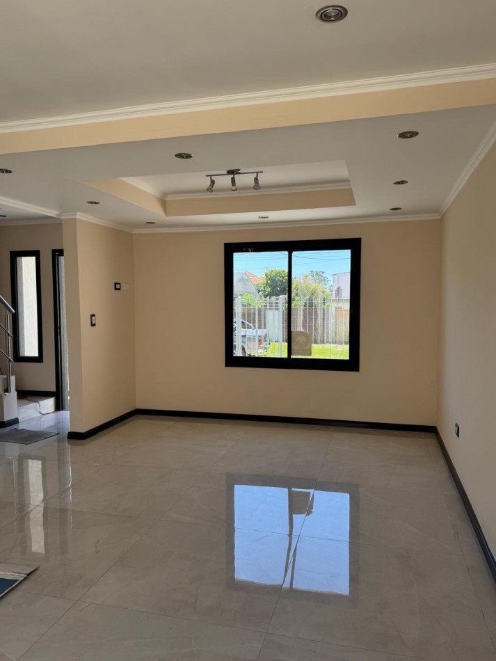 DUPLEX 4 AMBIENTES A ESTRENAR, CON PATIO Y PARRILLA EN COLINAS PERALTA RAMOS