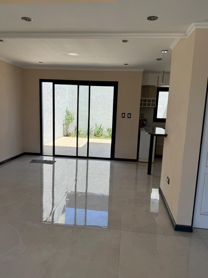 DUPLEX 4 AMBIENTES A ESTRENAR, CON PATIO Y PARRILLA EN COLINAS PERALTA RAMOS
