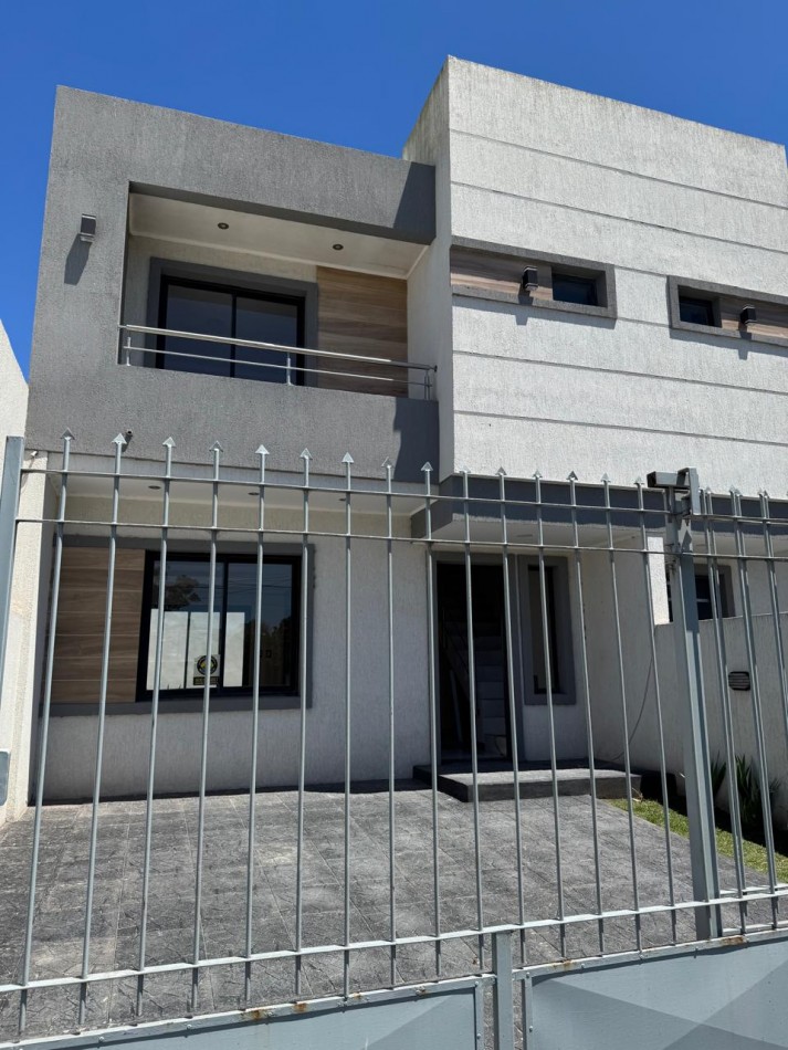 DUPLEX 4 AMBIENTES A ESTRENAR, CON PATIO Y PARRILLA EN COLINAS PERALTA RAMOS