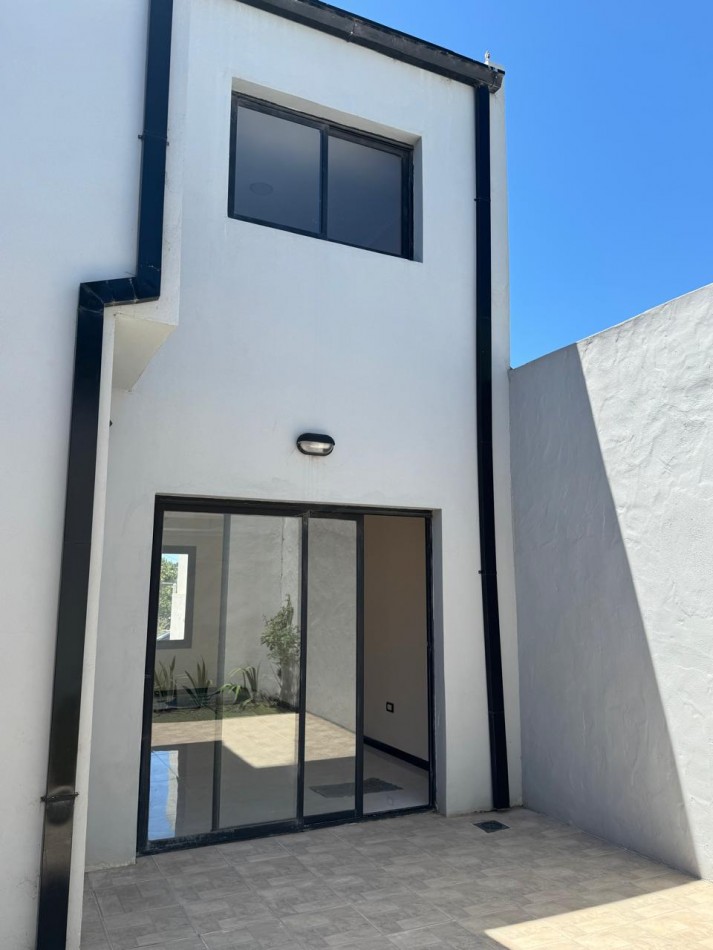 DUPLEX 4 AMBIENTES A ESTRENAR, CON PATIO Y PARRILLA EN COLINAS PERALTA RAMOS