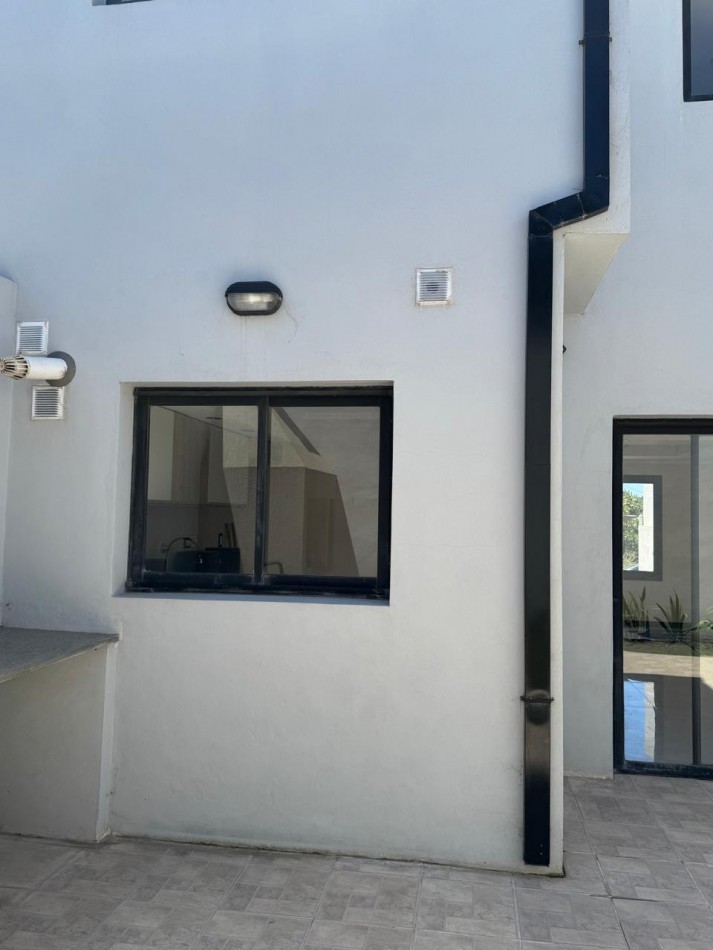DUPLEX 4 AMBIENTES A ESTRENAR, CON PATIO Y PARRILLA EN COLINAS PERALTA RAMOS