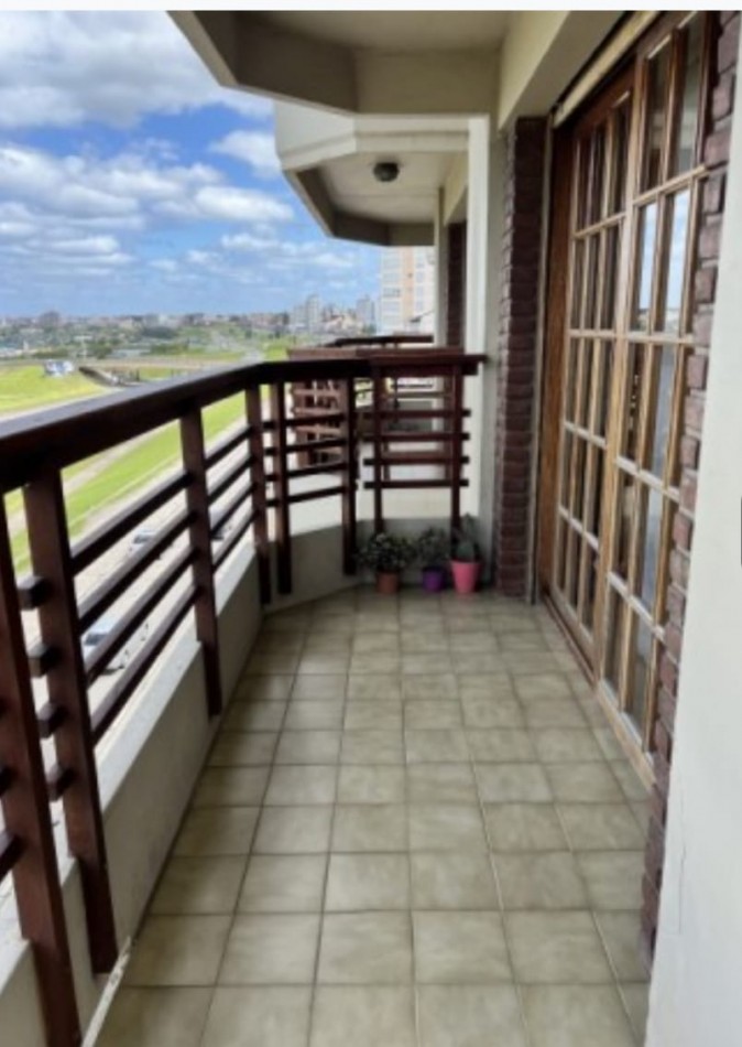 DEPARTAMENTO 3 AMB CON COCHERA Y BAULERA FRENTE AL MAR EN PUNTA MOGOTES. PERMUTA Y FINANCIA. APTO CREDITO