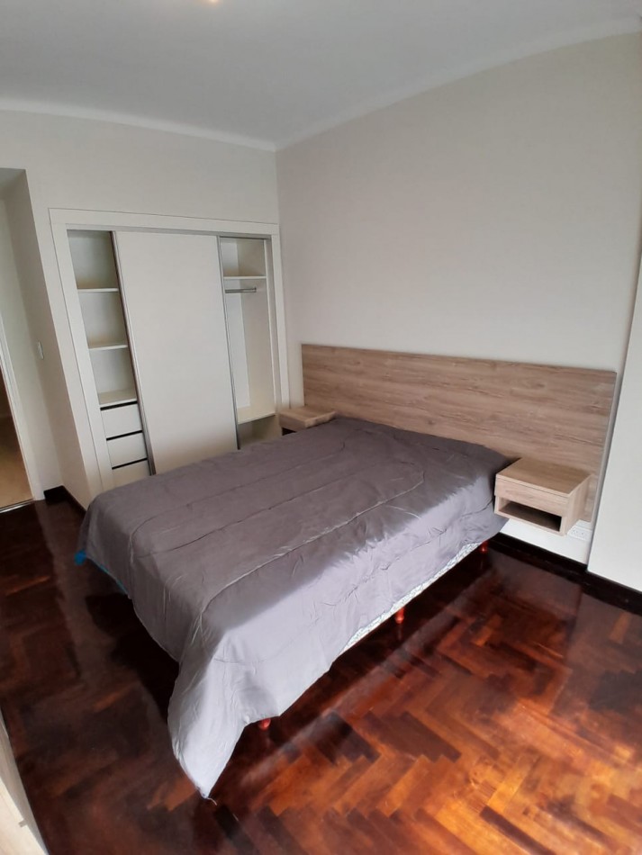 DEPARTAMENTO 2 AMBIENTES CON BALCON FRANCES EN EL CENTRO, A 250 MTS. DE LA PLAYA
