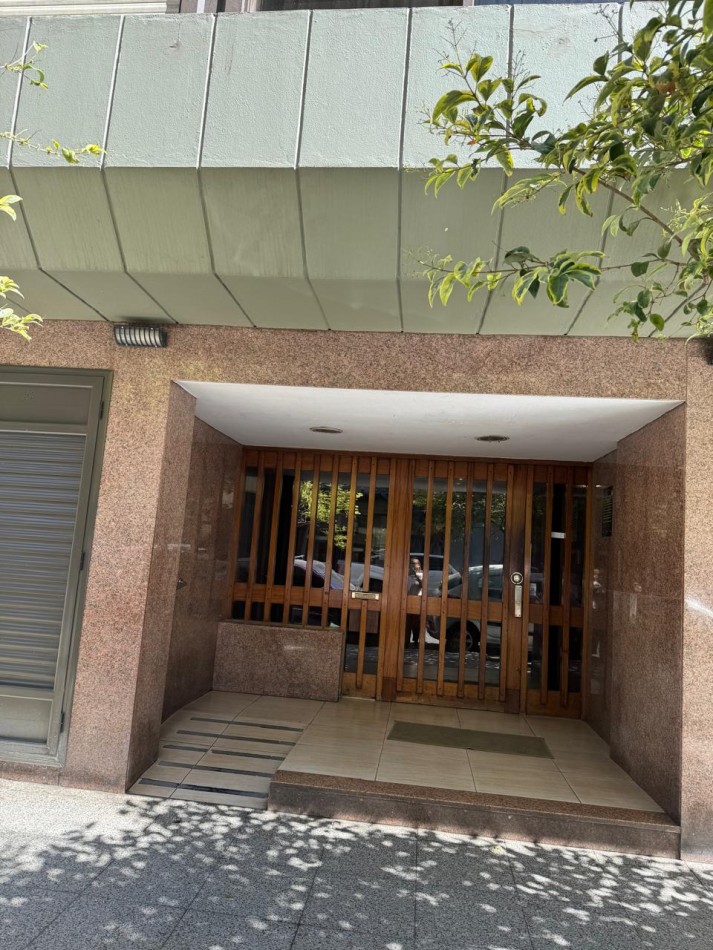 DEPARTAMENTO 2 AMBIENTES AL CONTRAFRENTE ABIERTO EN PLAZA COLON
