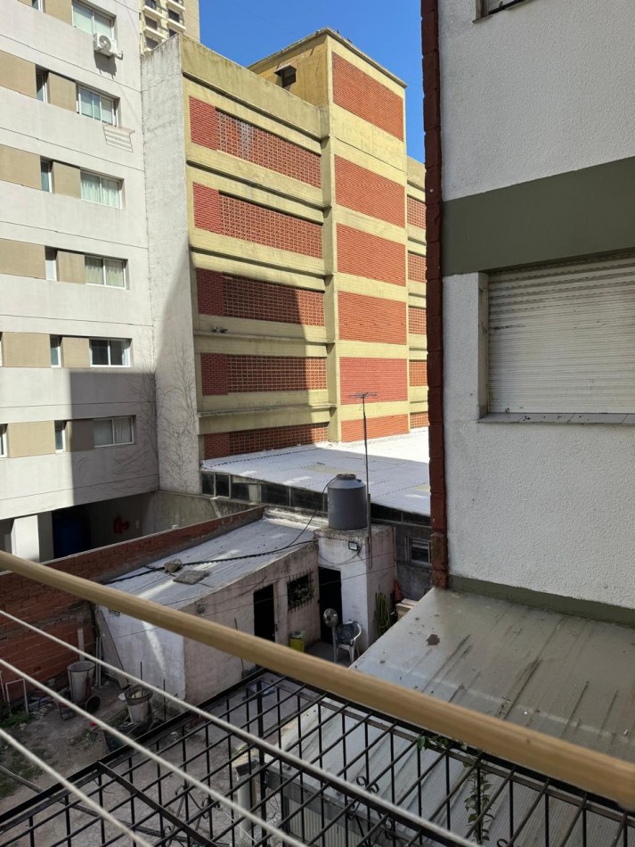 DEPARTAMENTO 2 AMBIENTES AL CONTRAFRENTE ABIERTO EN PLAZA COLON