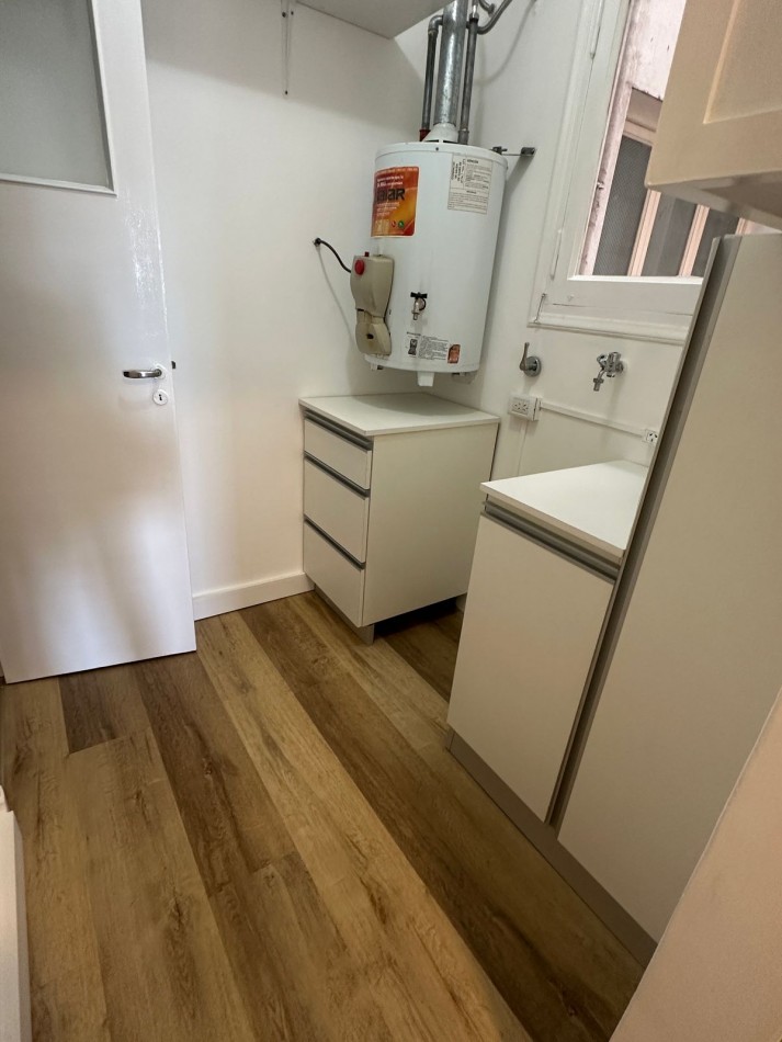 DEPARTAMENTO DE 3 AMBIENTES CON BALCON FRANCES Y VISTA PARCIAL AL MAR EN EL CENTRO