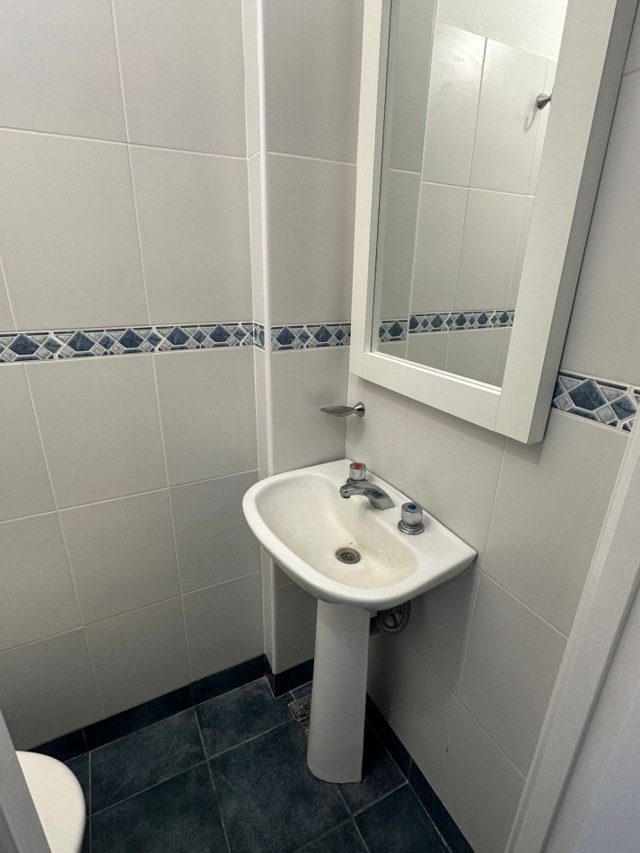 DEPARTAMENTO DE 3 AMBIENTES CON BALCON FRANCES Y VISTA PARCIAL AL MAR EN EL CENTRO