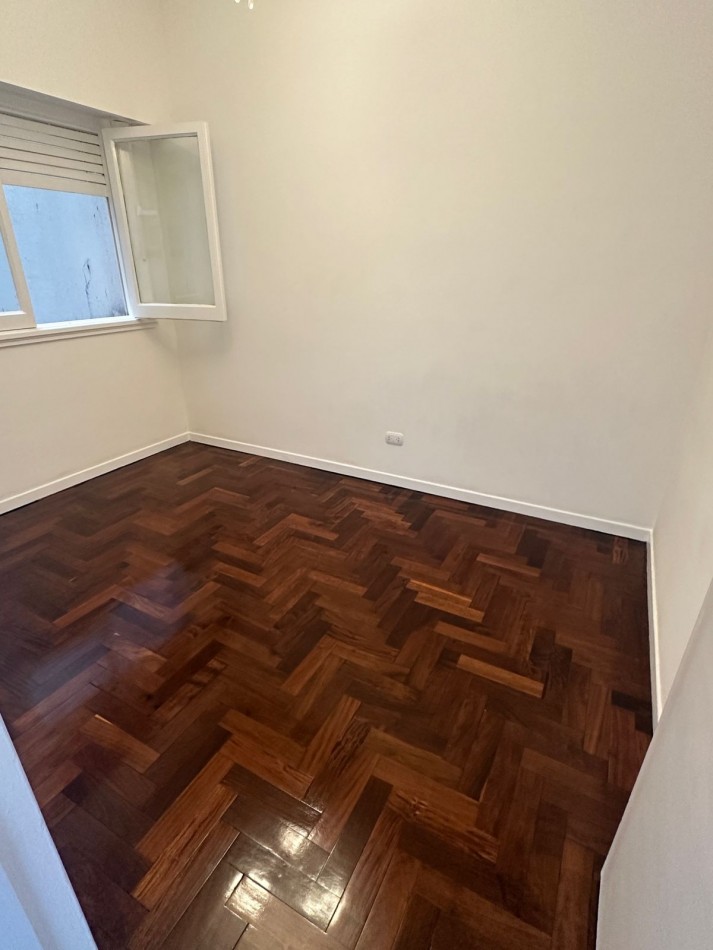 DEPARTAMENTO DE 3 AMBIENTES CON BALCON FRANCES Y VISTA PARCIAL AL MAR EN EL CENTRO