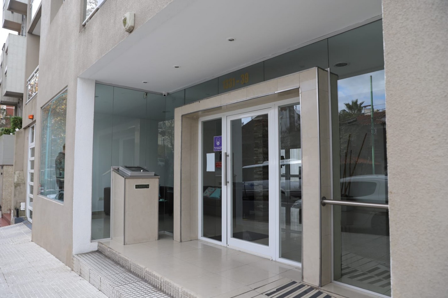 DEPARTAMENTO 3 AMB CON DOBLE BALCON, BAULERA Y QUINCHO EN GUEMES. APTO CREDITO