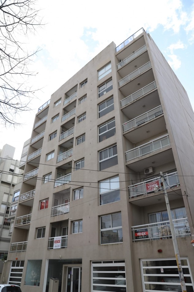 DEPARTAMENTO 3 AMB CON DOBLE BALCON, BAULERA Y QUINCHO EN GUEMES. APTO CREDITO