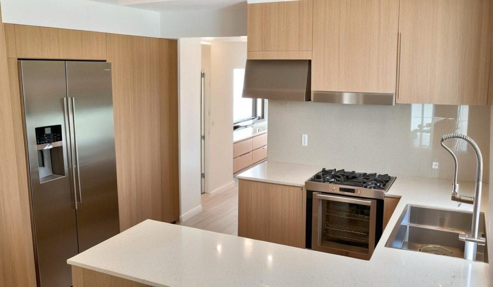 CHALET EN 2 PLANTAS DE 4 AMBIENTES, A 150 MTS. DEL SHOPPING ALDREY (FINALIZACION APROX FINES DE MAYO) 
