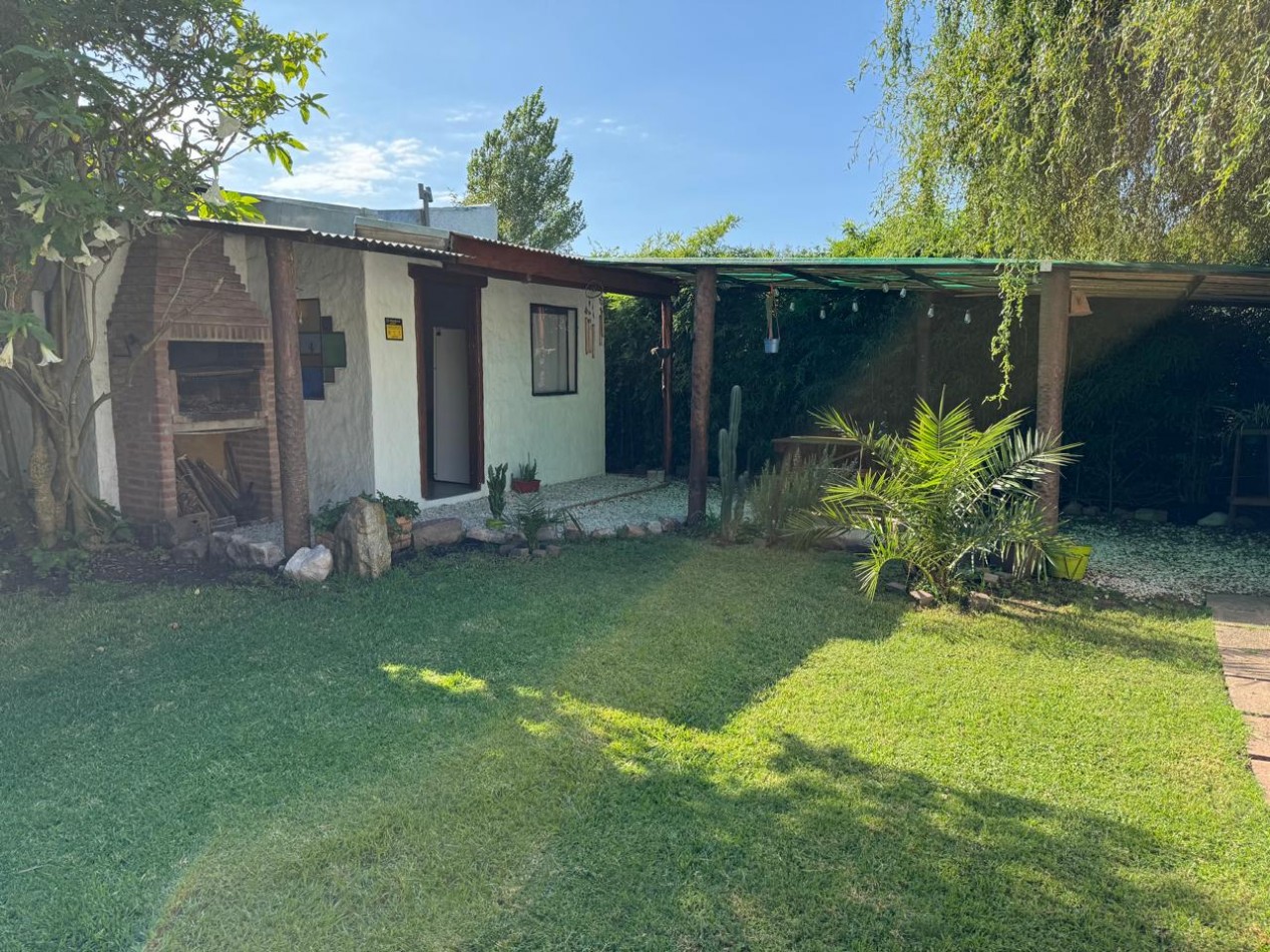 CASA TIPO CABAÑA DE 2 AMB CON PARQUE MAS DEPARTAMENTO EN BOSQUE PERALTA RAMOS. APTO CREDITO.