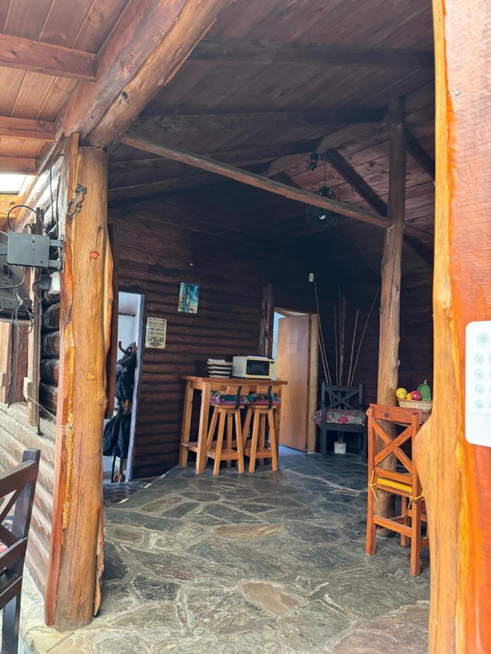 CASA TIPO CABAÑA DE 2 AMB CON PARQUE MAS DEPARTAMENTO EN BOSQUE PERALTA RAMOS. APTO CREDITO.