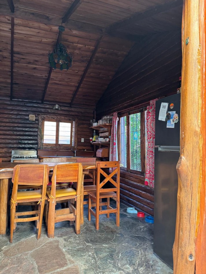 CASA TIPO CABAÑA DE 2 AMB CON PARQUE MAS DEPARTAMENTO EN BOSQUE PERALTA RAMOS. APTO CREDITO.