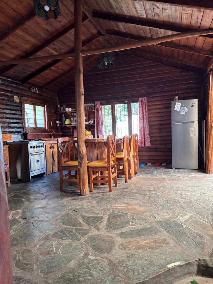 CASA TIPO CABAÑA DE 2 AMB CON PARQUE MAS DEPARTAMENTO EN BOSQUE PERALTA RAMOS. APTO CREDITO.