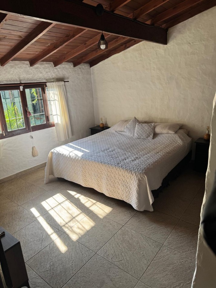 CASA TIPO CABAÑA DE 2 AMB CON PARQUE MAS DEPARTAMENTO EN BOSQUE PERALTA RAMOS. APTO CREDITO.