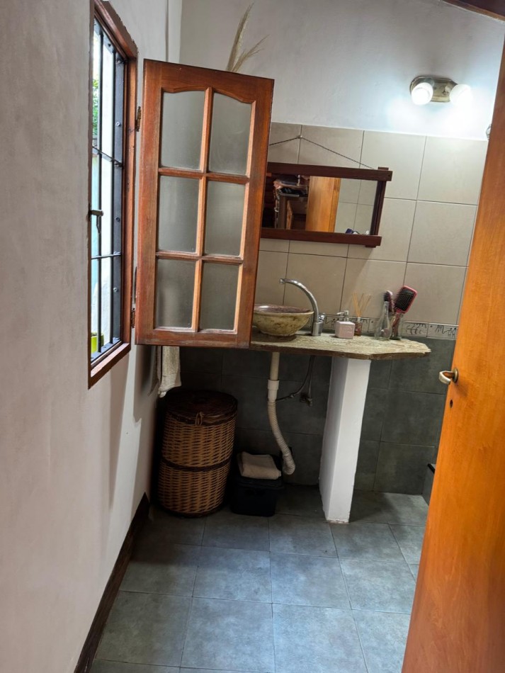 CASA TIPO CABAÑA DE 2 AMB CON PARQUE MAS DEPARTAMENTO EN BOSQUE PERALTA RAMOS. APTO CREDITO.