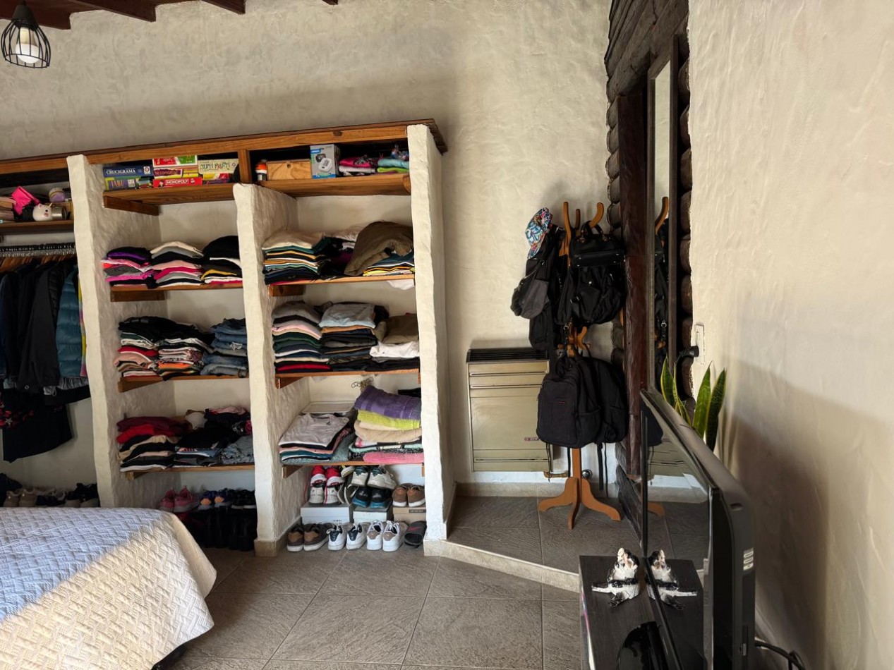 CASA TIPO CABAÑA DE 2 AMB CON PARQUE MAS DEPARTAMENTO EN BOSQUE PERALTA RAMOS. APTO CREDITO.