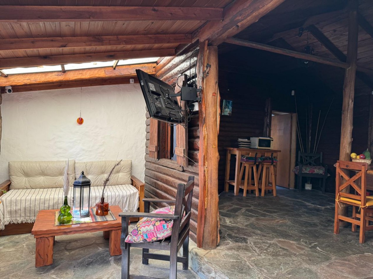 CASA TIPO CABAÑA DE 2 AMB CON PARQUE MAS DEPARTAMENTO EN BOSQUE PERALTA RAMOS. APTO CREDITO.