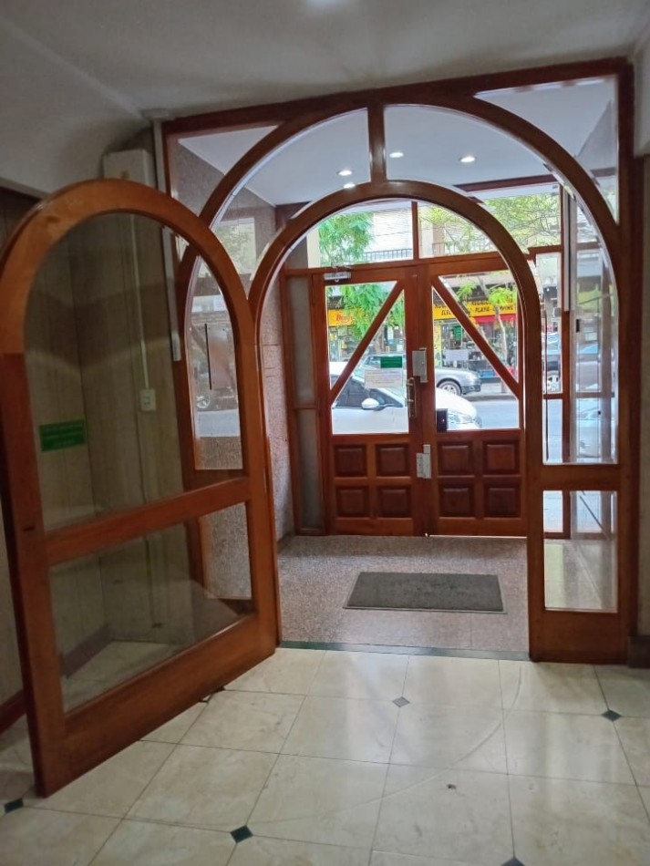 DEPARTAMENTO 3 AMB CON BALCON SALIENTE A LA CALLE EN EL CENTRO. APTO CREDITO