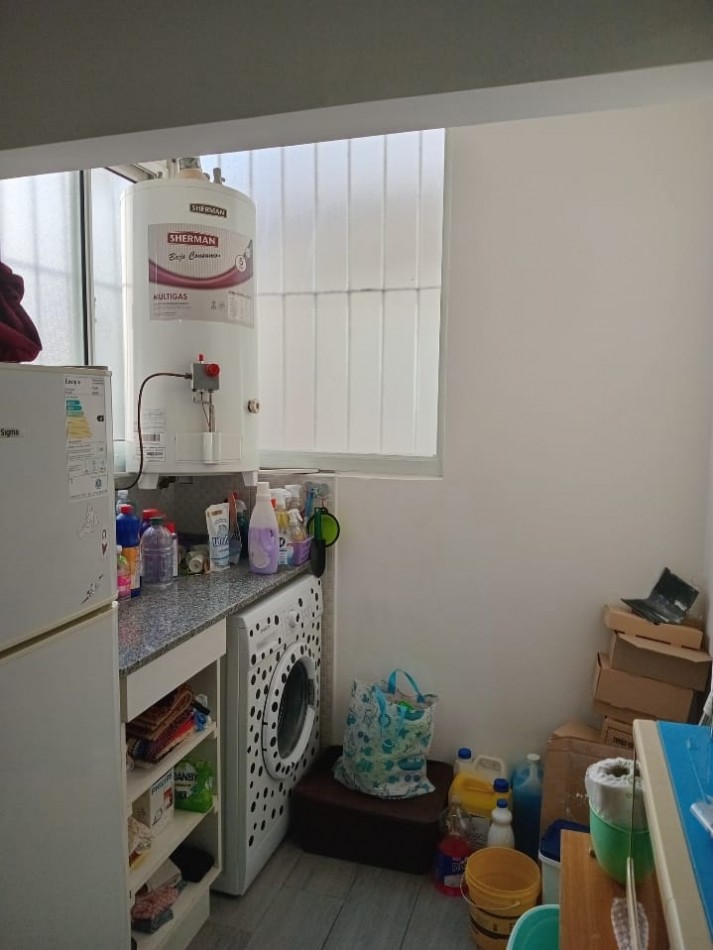 DEPARTAMENTO 3 AMB CON BALCON SALIENTE A LA CALLE EN EL CENTRO. APTO CREDITO