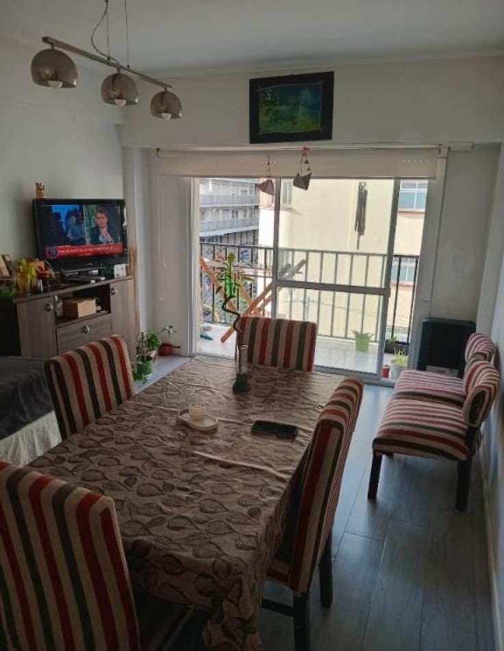 DEPARTAMENTO 3 AMB CON BALCON SALIENTE A LA CALLE EN EL CENTRO. APTO CREDITO