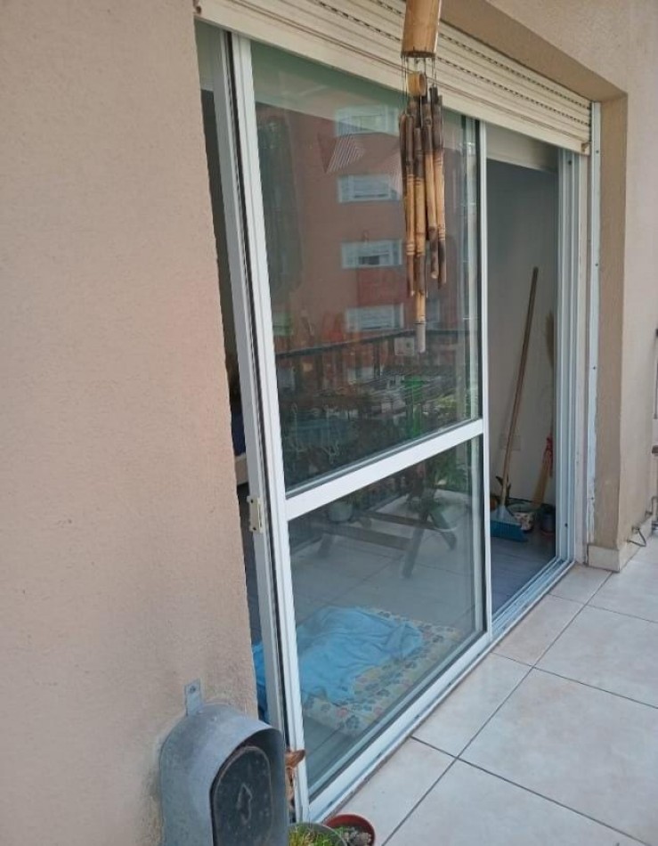 DEPARTAMENTO 3 AMB CON BALCON SALIENTE A LA CALLE EN EL CENTRO. APTO CREDITO