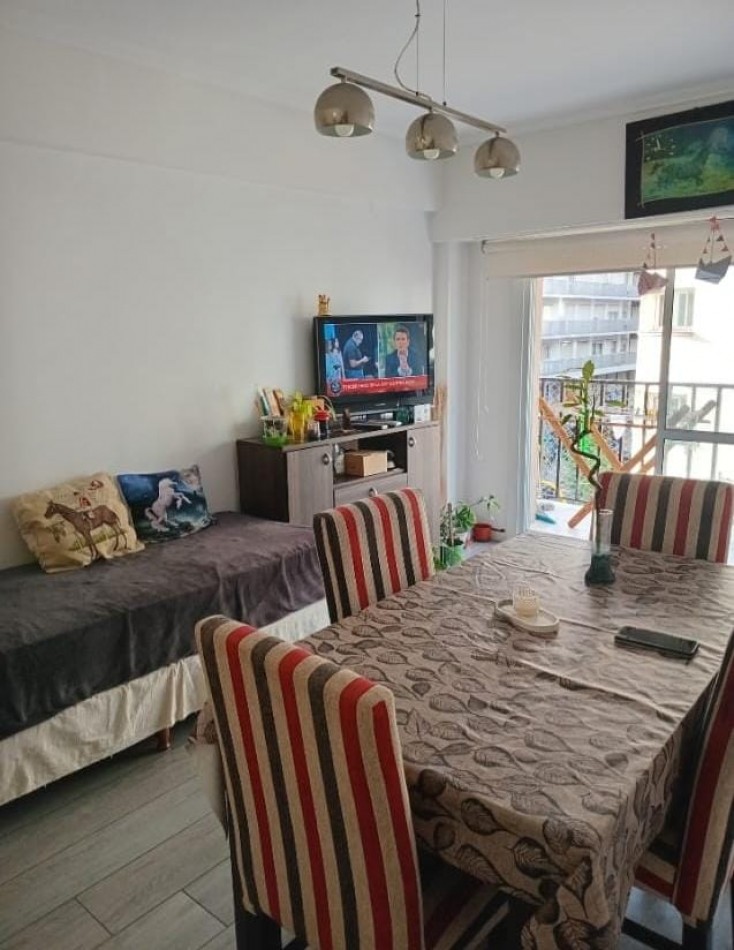 DEPARTAMENTO 3 AMB CON BALCON SALIENTE A LA CALLE EN EL CENTRO. APTO CREDITO