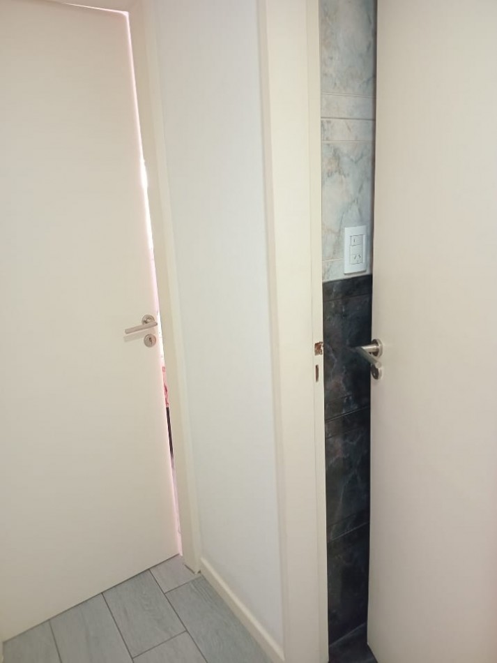 DEPARTAMENTO 3 AMB CON BALCON SALIENTE A LA CALLE EN EL CENTRO. APTO CREDITO