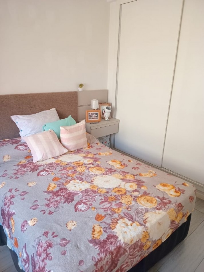DEPARTAMENTO 3 AMB CON BALCON SALIENTE A LA CALLE EN EL CENTRO. APTO CREDITO