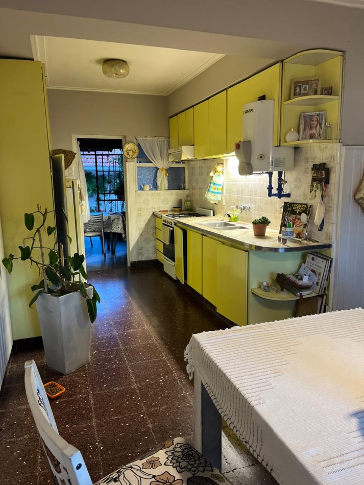 CASA DE 3 AMB CON DEPARTAMENTO MAS LOCAL COMERCIAL Y GARAJE. APTO CREDITO