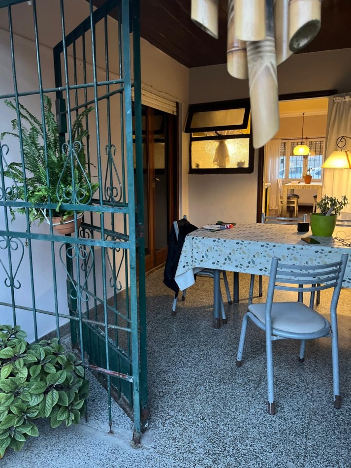CASA DE 3 AMB CON DEPARTAMENTO MAS LOCAL COMERCIAL Y GARAJE. APTO CREDITO