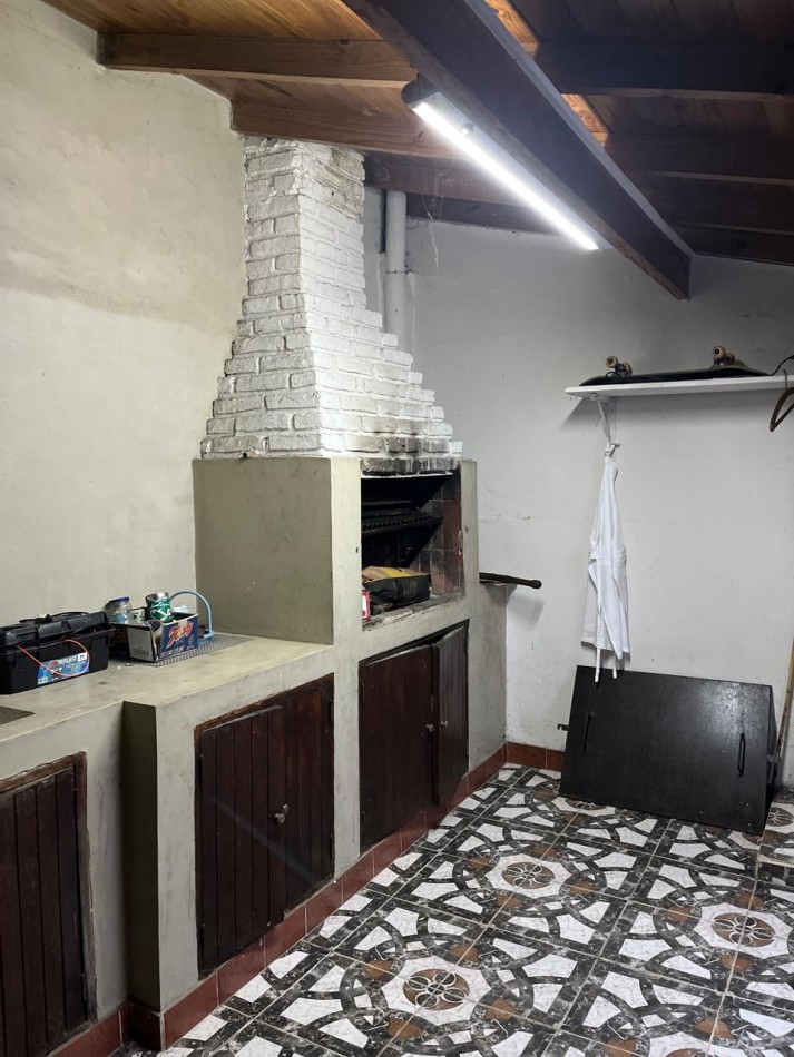 CASA DE 3 AMB CON DEPARTAMENTO MAS LOCAL COMERCIAL Y GARAJE. APTO CREDITO